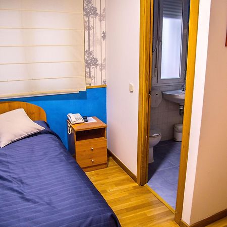 Hostal Montaloya Madrid Kültér fotó