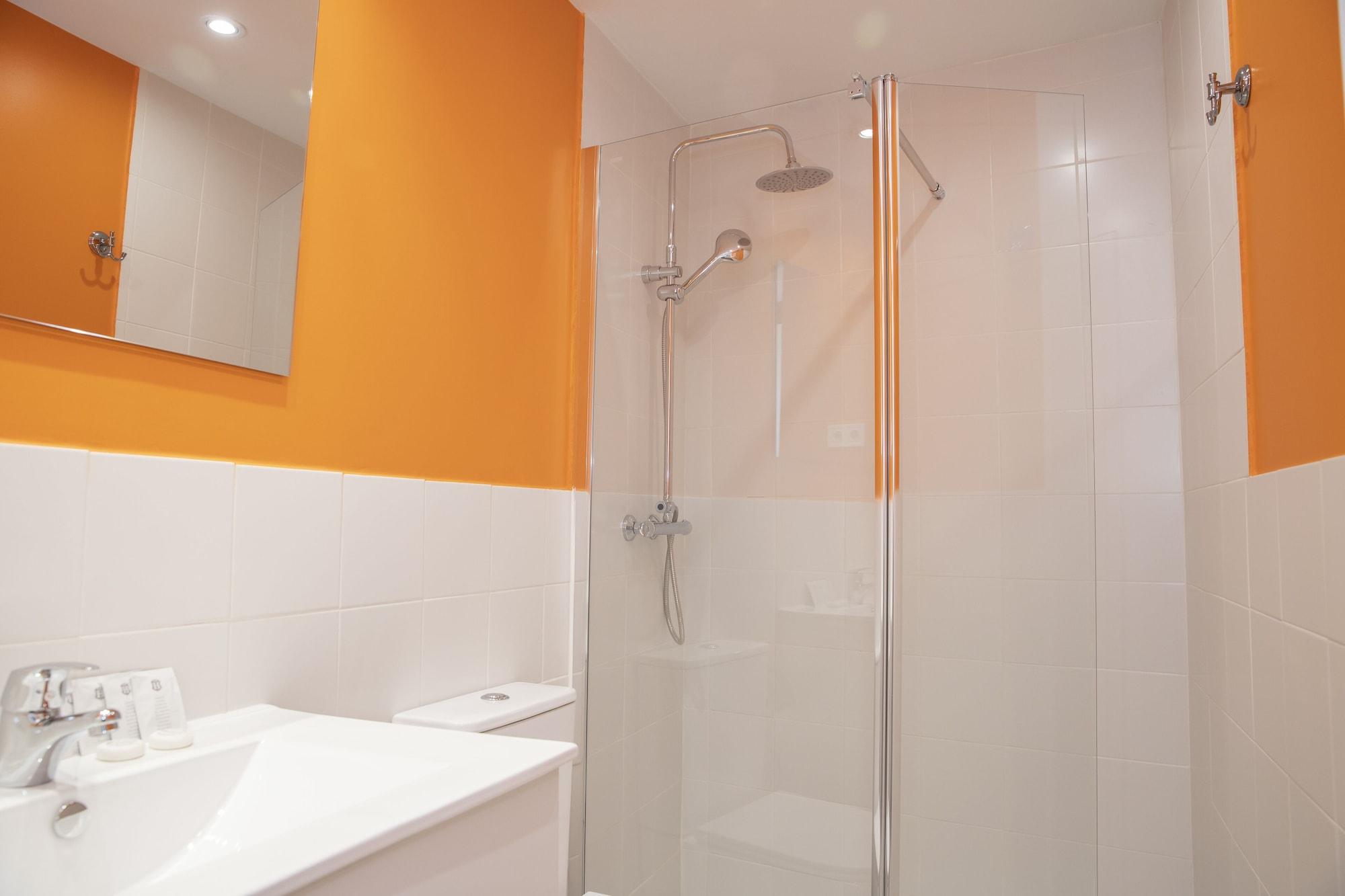 Hostal Montaloya Madrid Kültér fotó