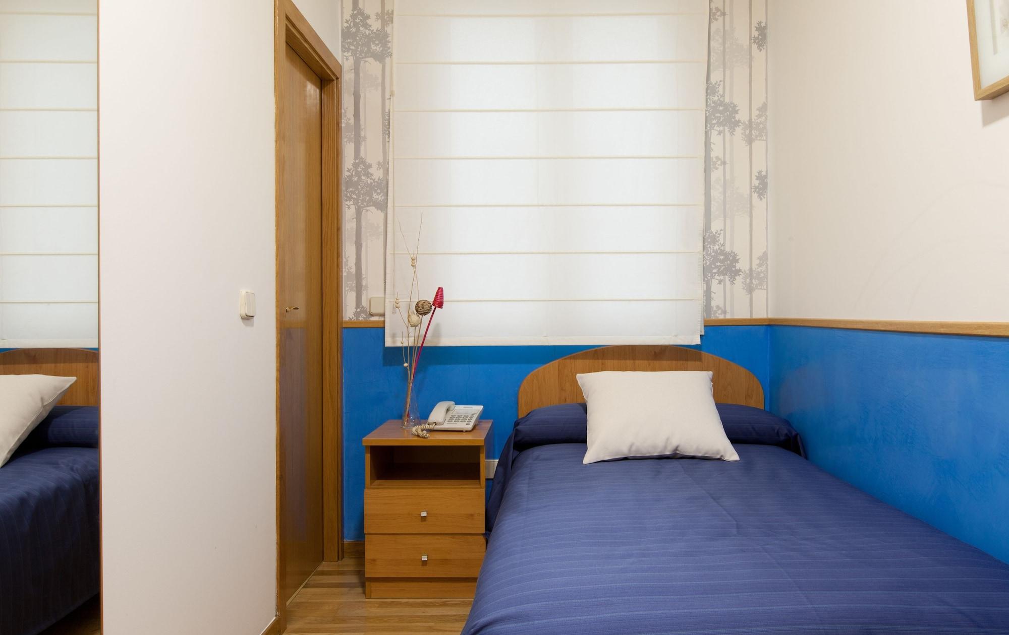 Hostal Montaloya Madrid Kültér fotó