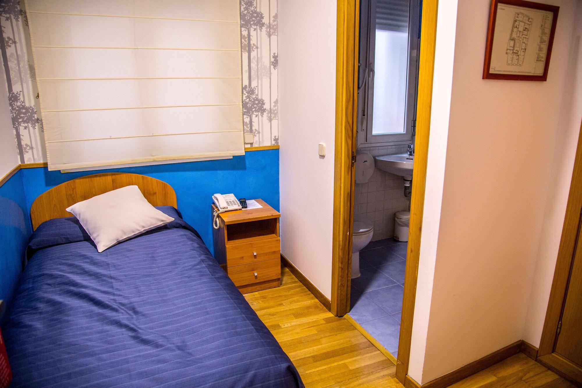 Hostal Montaloya Madrid Kültér fotó
