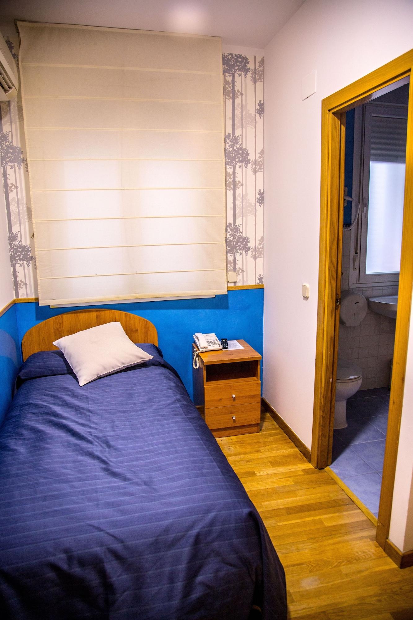 Hostal Montaloya Madrid Kültér fotó