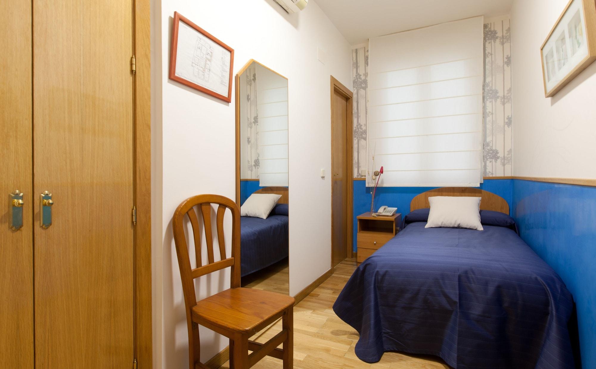 Hostal Montaloya Madrid Kültér fotó