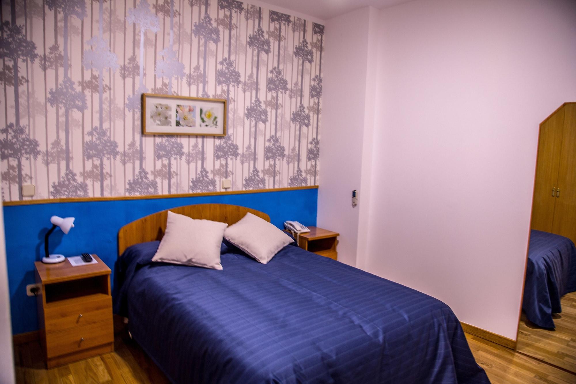 Hostal Montaloya Madrid Kültér fotó