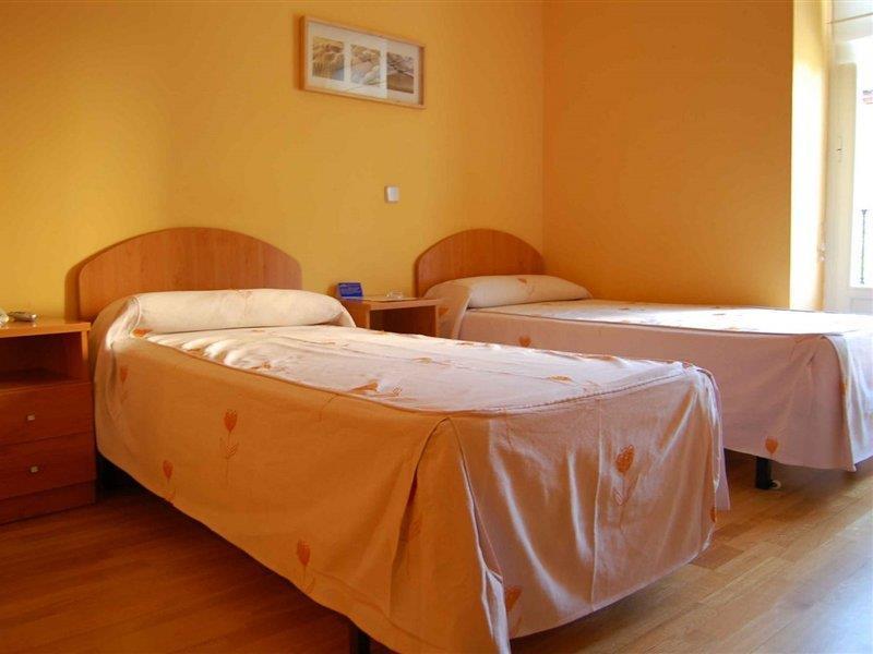 Hostal Montaloya Madrid Kültér fotó